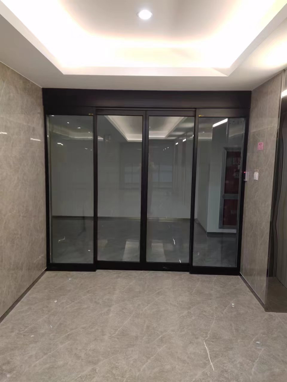 溧阳市玻璃伸缩门